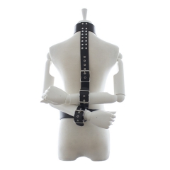 Alternative toys and clothing of the couple's appeal to tie the supply of leather goods leather red black shackles in Dunhuang