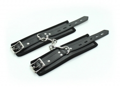 Both men and women wear leather handcuffs offbeat toy handcuffs lock hemming hot black women's apparatus